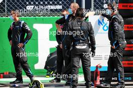 Williams Racing mechanics on the grid. 06.09.2020. Formula 1 World Championship, Rd 8, Italian Grand Prix, Monza, Italy, Race Day.