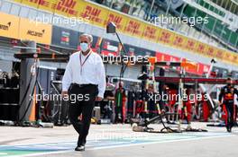 Chase Carey (USA) Formula One Group Chairman on the grid. 06.09.2020. Formula 1 World Championship, Rd 8, Italian Grand Prix, Monza, Italy, Race Day.