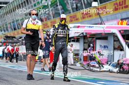 Esteban Ocon (FRA) Renault F1 Team on the grid. 06.09.2020. Formula 1 World Championship, Rd 8, Italian Grand Prix, Monza, Italy, Race Day.