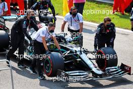 Lewis Hamilton (GBR) Mercedes AMG F1 W11 on the grid. 06.09.2020. Formula 1 World Championship, Rd 8, Italian Grand Prix, Monza, Italy, Race Day.