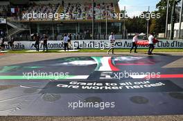 Grid atmosphere - thanks to Care Workers. 06.09.2020. Formula 1 World Championship, Rd 8, Italian Grand Prix, Monza, Italy, Race Day.