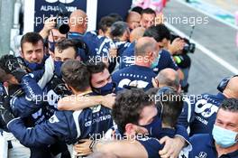 AlphaTauri celebrate victory for Pierre Gasly (FRA) AlphaTauri. 06.09.2020. Formula 1 World Championship, Rd 8, Italian Grand Prix, Monza, Italy, Race Day.