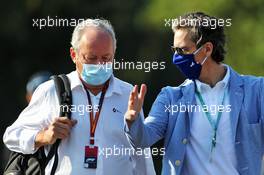 (L to R): Jerome Stoll (FRA) Renault Sport F1 President with Patrick Marinoff (GER) Alpine Managing Director. 05.09.2020. Formula 1 World Championship, Rd 8, Italian Grand Prix, Monza, Italy, Qualifying Day.
