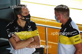 (L to R): Ciaron Pilbeam (GBR) Renault F1 Team Chief Race Engineer with Matthew Harman (GBR) Renault F1 Team Engineering Director. 05.09.2020. Formula 1 World Championship, Rd 8, Italian Grand Prix, Monza, Italy, Qualifying Day.