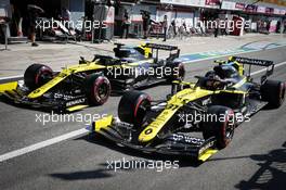 Daniel Ricciardo (AUS) Renault F1 Team RS20 and Esteban Ocon (FRA) Renault F1 Team RS20 leave the pits. 05.09.2020. Formula 1 World Championship, Rd 8, Italian Grand Prix, Monza, Italy, Qualifying Day.
