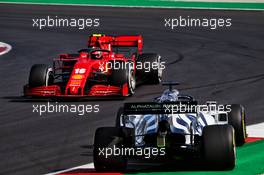 Charles Leclerc (MON) Ferrari SF1000 passes a spun Daniil Kvyat (RUS) AlphaTauri AT01. 23.10.2020. Formula 1 World Championship, Rd 12, Portuguese Grand Prix, Portimao, Portugal, Practice Day.