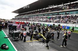 Daniel Ricciardo (AUS) Renault F1 Team RS20 on the grid. 25.10.2020. Formula 1 World Championship, Rd 12, Portuguese Grand Prix, Portimao, Portugal, Race Day.