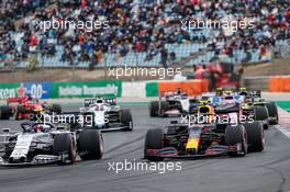 Pierre Gasly (FRA) AlphaTauri AT01 and Alexander Albon (THA) Red Bull Racing RB16 at the start of the race. 25.10.2020. Formula 1 World Championship, Rd 12, Portuguese Grand Prix, Portimao, Portugal, Race Day.
