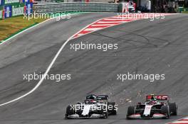 (L to R): Daniil Kvyat (RUS) AlphaTauri AT01 and Kevin Magnussen (DEN) Haas VF-20 battle for position. 25.10.2020. Formula 1 World Championship, Rd 12, Portuguese Grand Prix, Portimao, Portugal, Race Day.