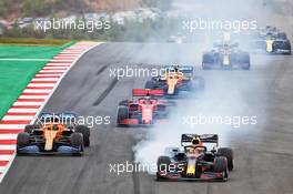Max Verstappen (NLD) Red Bull Racing RB16 locks up under braking at the start of the race. 25.10.2020. Formula 1 World Championship, Rd 12, Portuguese Grand Prix, Portimao, Portugal, Race Day.