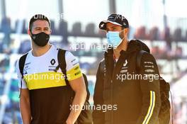 Daniel Ricciardo (AUS) Renault F1 Team with Michael Italiano (AUS) Renault F1 Team Performance Coach. 24.10.2020. Formula 1 World Championship, Rd 12, Portuguese Grand Prix, Portimao, Portugal, Qualifying Day.
