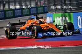 Carlos Sainz Jr (ESP) McLaren MCL35 with a broken rear wing. 25.09.2020. Formula 1 World Championship, Rd 10, Russian Grand Prix, Sochi Autodrom, Sochi, Russia, Practice Day.