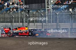 Max Verstappen (NLD) Red Bull Racing RB16 spins in the second practice session. 25.09.2020. Formula 1 World Championship, Rd 10, Russian Grand Prix, Sochi Autodrom, Sochi, Russia, Practice Day.