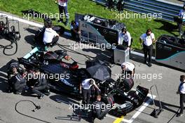Lewis Hamilton (GBR) Mercedes AMG F1 W11 on the grid. 27.09.2020. Formula 1 World Championship, Rd 10, Russian Grand Prix, Sochi Autodrom, Sochi, Russia, Race Day.
