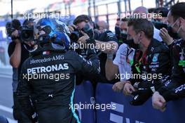 Race winner Valtteri Bottas (FIN) Mercedes AMG F1 celebrates with the team in parc ferme. 27.09.2020. Formula 1 World Championship, Rd 10, Russian Grand Prix, Sochi Autodrom, Sochi, Russia, Race Day.