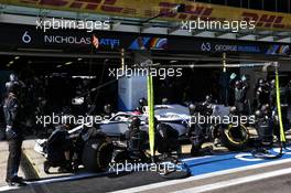 George Russell (GBR) Williams Racing FW43 makes a pit stop. 27.09.2020. Formula 1 World Championship, Rd 10, Russian Grand Prix, Sochi Autodrom, Sochi, Russia, Race Day.