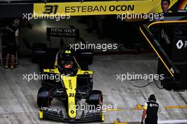 Esteban Ocon (FRA) Renault F1 Team RS20 leaves the pits. 26.09.2020. Formula 1 World Championship, Rd 10, Russian Grand Prix, Sochi Autodrom, Sochi, Russia, Qualifying Day.