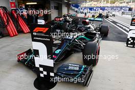Pole sitter Lewis Hamilton (GBR) Mercedes AMG F1 W11 in qualifying parc ferme. 26.09.2020. Formula 1 World Championship, Rd 10, Russian Grand Prix, Sochi Autodrom, Sochi, Russia, Qualifying Day.