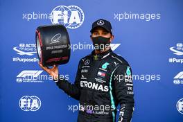 Lewis Hamilton (GBR) Mercedes AMG F1 celebrates with the Pirelli Pole Position Award in qualifying parc ferme. 26.09.2020. Formula 1 World Championship, Rd 10, Russian Grand Prix, Sochi Autodrom, Sochi, Russia, Qualifying Day.