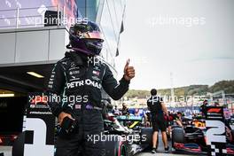 Lewis Hamilton (GBR) Mercedes AMG F1 W11 celebrates his pole position in qualifying parc ferme. 26.09.2020. Formula 1 World Championship, Rd 10, Russian Grand Prix, Sochi Autodrom, Sochi, Russia, Qualifying Day.