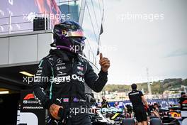 Lewis Hamilton (GBR) Mercedes AMG F1 W11 celebrates his pole position in qualifying parc ferme. 26.09.2020. Formula 1 World Championship, Rd 10, Russian Grand Prix, Sochi Autodrom, Sochi, Russia, Qualifying Day.