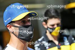 (L to R): Daniel Ricciardo (AUS) Renault F1 Team with Esteban Ocon (FRA) Renault F1 Team. 27.09.2020. Formula 1 World Championship, Rd 10, Russian Grand Prix, Sochi Autodrom, Sochi, Russia, Race Day.