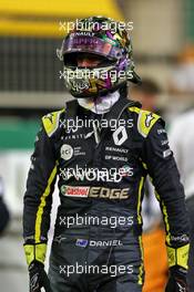 Daniel Ricciardo (AUS) Renault F1 Team on the grid. 06.12.2020. Formula 1 World Championship, Rd 16, Sakhir Grand Prix, Sakhir, Bahrain, Race Day.