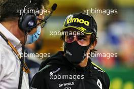 Fernando Alonso (ESP) Renault F1 Team on the grid with Nicholas Tombazis (GRE) FIA Head of Single-Seater Technical Matters. 06.12.2020. Formula 1 World Championship, Rd 16, Sakhir Grand Prix, Sakhir, Bahrain, Race Day.