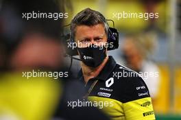Marcin Budkowski (POL) Renault F1 Team Executive Director on the grid. 06.12.2020. Formula 1 World Championship, Rd 16, Sakhir Grand Prix, Sakhir, Bahrain, Race Day.