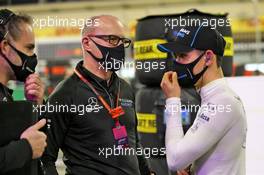 Jack Aitken (GBR) / (KOR) Williams Racing on the grid with Simon Roberts (GBR) Williams Racing F1 Acting Team Principal. 06.12.2020. Formula 1 World Championship, Rd 16, Sakhir Grand Prix, Sakhir, Bahrain, Race Day.
