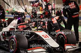 Pietro Fittipaldi (BRA) Haas VF-19 makes a pit stop. 06.12.2020. Formula 1 World Championship, Rd 16, Sakhir Grand Prix, Sakhir, Bahrain, Race Day.