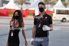 Romain Grosjean (FRA) Haas F1 Team with his wife Marion Grosjean (FRA). 05.12.2020. Formula 1 World Championship, Rd 16, Sakhir Grand Prix, Sakhir, Bahrain, Qualifying Day.