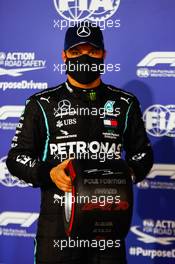 Valtteri Bottas (FIN) Mercedes AMG F1 celebrates with the Pirelli Pole Position Award in qualifying parc ferme. 05.12.2020. Formula 1 World Championship, Rd 16, Sakhir Grand Prix, Sakhir, Bahrain, Qualifying Day.