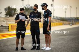 Nicholas Latifi (CDN) Williams Racing walks the circuit with the team. 02.12.2020. Formula 1 World Championship, Rd 16, Sakhir Grand Prix, Sakhir, Bahrain, Preparation Day.