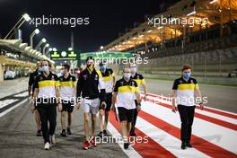 Esteban Ocon (FRA) Renault F1 Team walks the circuit with the team. 03.12.2020. Formula 1 World Championship, Rd 16, Sakhir Grand Prix, Sakhir, Bahrain, Preparation Day.