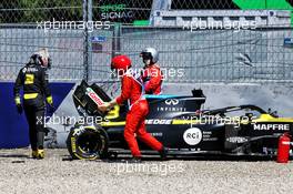 Daniel Ricciardo (AUS) Renault F1 Team RS20 crashed in the second practice session. 10.07.2020. Formula 1 World Championship, Rd 2, Steiermark Grand Prix, Spielberg, Austria, Practice Day.