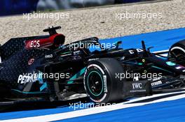 Lewis Hamilton (GBR) Mercedes AMG F1 W11 runs wide. 10.07.2020. Formula 1 World Championship, Rd 2, Steiermark Grand Prix, Spielberg, Austria, Practice Day.