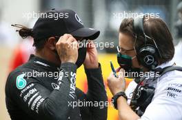 Lewis Hamilton (GBR) Mercedes AMG F1 W11 and Peter Bonnington (GBR) Mercedes AMG F1 Race Engineer. 12.07.2020. Formula 1 World Championship, Rd 2, Steiermark Grand Prix, Spielberg, Austria, Race Day.