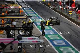 Daniel Ricciardo (AUS) Renault F1 Team RS20 makes a pit stop. 12.07.2020. Formula 1 World Championship, Rd 2, Steiermark Grand Prix, Spielberg, Austria, Race Day.