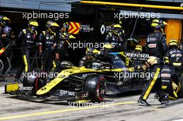 Daniel Ricciardo (AUS) Renault F1 Team RS20 makes a pit stop. 12.07.2020. Formula 1 World Championship, Rd 2, Steiermark Grand Prix, Spielberg, Austria, Race Day.