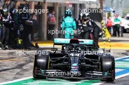 Lewis Hamilton (GBR) Mercedes AMG F1 W11 makes a pit stop. 12.07.2020. Formula 1 World Championship, Rd 2, Steiermark Grand Prix, Spielberg, Austria, Race Day.