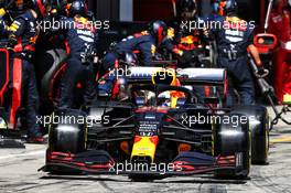 Max Verstappen (NLD) Red Bull Racing RB16 makes a pit stop. 12.07.2020. Formula 1 World Championship, Rd 2, Steiermark Grand Prix, Spielberg, Austria, Race Day.