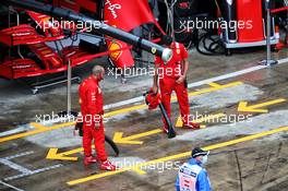 Ferrari mechanics dry their pit box. 11.07.2020. Formula 1 World Championship, Rd 2, Steiermark Grand Prix, Spielberg, Austria, Qualifying Day.