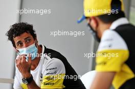 (L to R): Daniel Ricciardo (AUS) Renault F1 Team with team mate Esteban Ocon (FRA) Renault F1 Team. 09.07.2020. Formula 1 World Championship, Rd 2, Steiermark Grand Prix, Spielberg, Austria, Preparation Day.