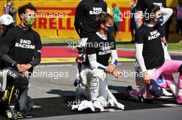 Grid atmosphere - drivers end racism message (L to R): Daniel Ricciardo (AUS) Renault F1 Team; Pierre Gasly (FRA) AlphaTauri; Lance Stroll (CDN) Racing Point F1 Team. 13.09.2020. Formula 1 World Championship, Rd 9, Tuscan Grand Prix, Mugello, Italy, Race Day.
