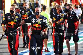 Red Bull Racing mechanics celebrate third position for Alexander Albon (THA) Red Bull Racing. 13.09.2020. Formula 1 World Championship, Rd 9, Tuscan Grand Prix, Mugello, Italy, Race Day.
