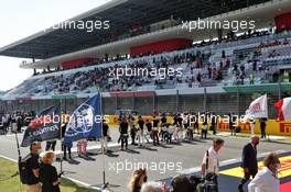 Grid atmosphere. 13.09.2020. Formula 1 World Championship, Rd 9, Tuscan Grand Prix, Mugello, Italy, Race Day.