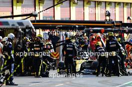 Daniel Ricciardo (AUS) Renault F1 Team RS20 makes a pit stop. 13.09.2020. Formula 1 World Championship, Rd 9, Tuscan Grand Prix, Mugello, Italy, Race Day.