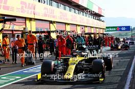 Daniel Ricciardo (AUS) Renault F1 Team RS20 in the pits. 13.09.2020. Formula 1 World Championship, Rd 9, Tuscan Grand Prix, Mugello, Italy, Race Day.