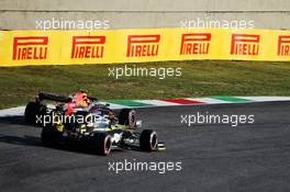 Daniel Ricciardo (AUS) Renault F1 Team RS20 and Alexander Albon (THA) Red Bull Racing RB16 battle for position. 13.09.2020. Formula 1 World Championship, Rd 9, Tuscan Grand Prix, Mugello, Italy, Race Day.